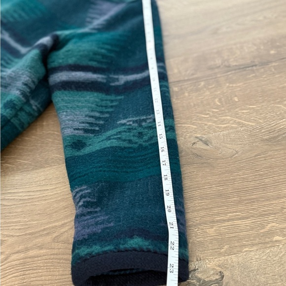 Vintage Woolrich Blue and Green Patterned Women's Jacket - Picture 8 of 10